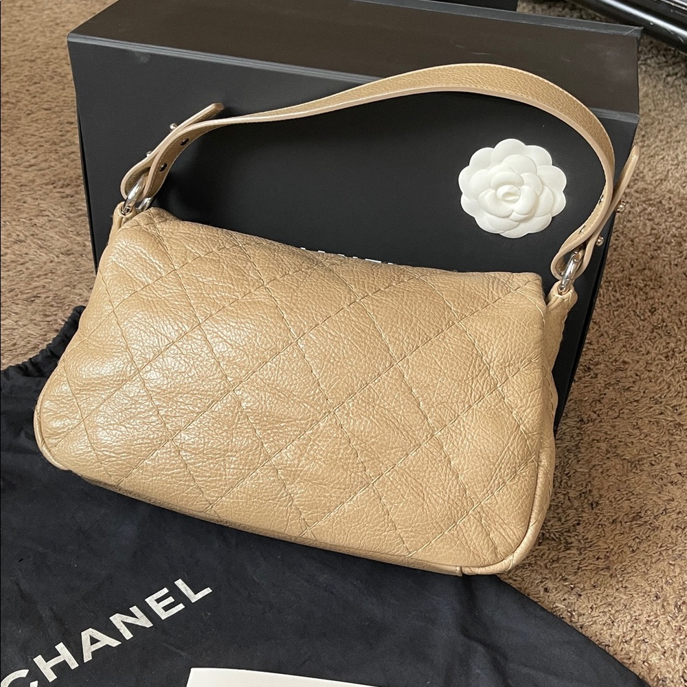 Chanel On the Road Flap Bag Quilted Leather Small - Picture 3 of 15